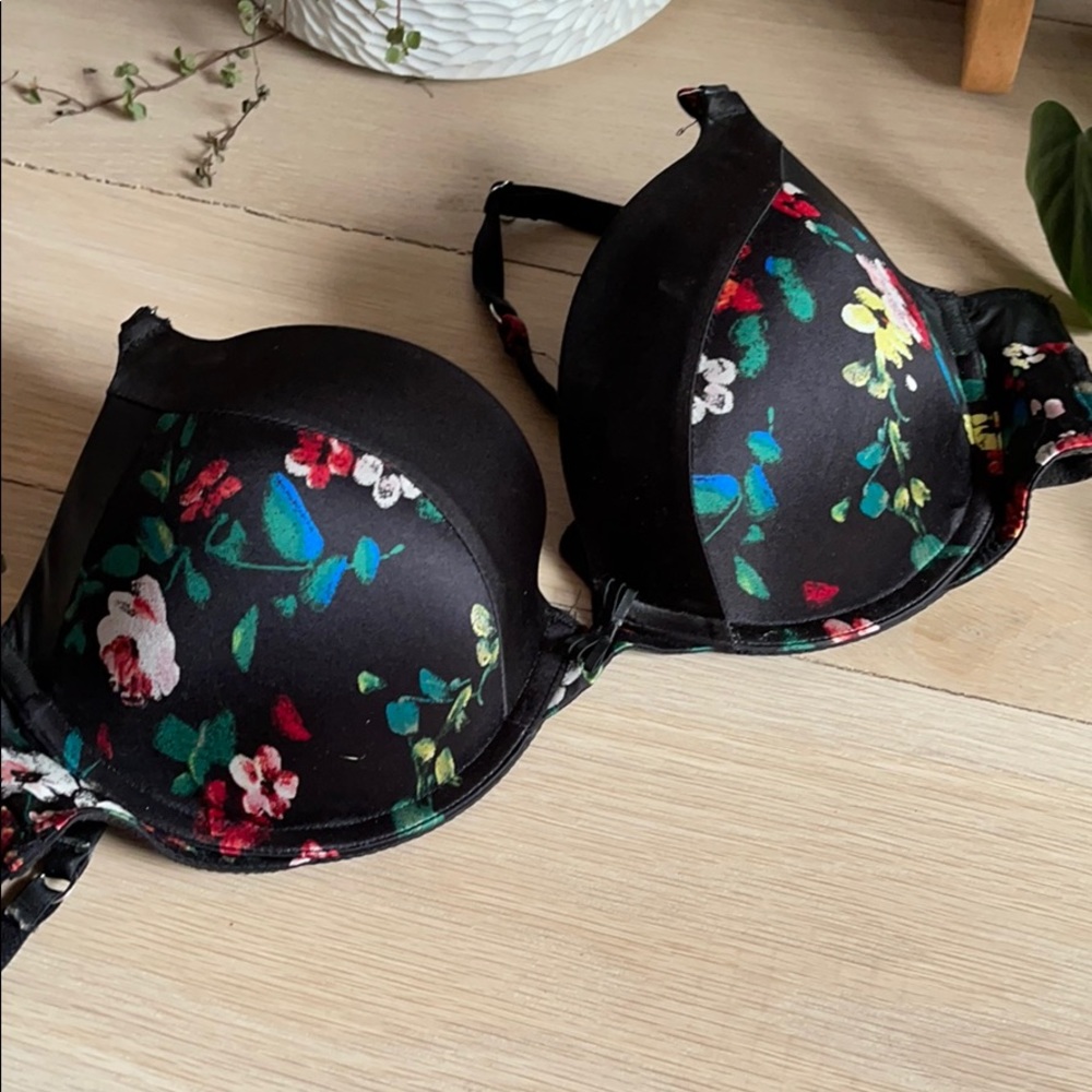 EUC • Victoria’s Secret Dream Angels Push Up